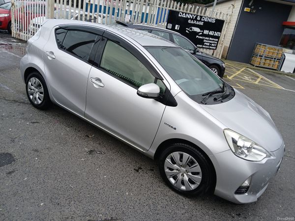 Toyota Aqua Hatchback, Petrol Hybrid, 2014, Silver