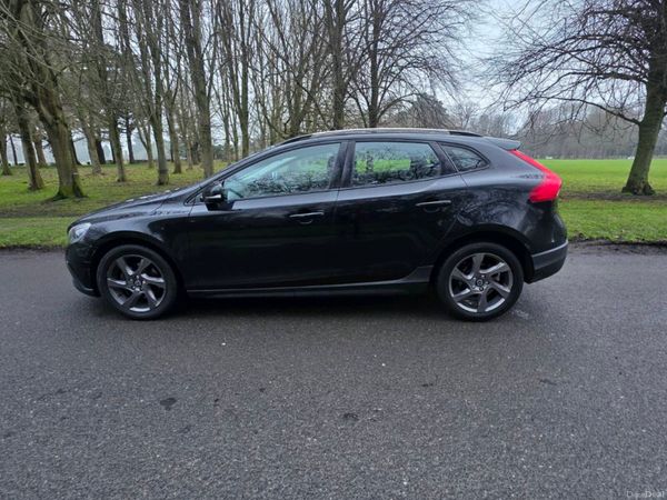 Volvo V40 Hatchback, Diesel, 2015, Black