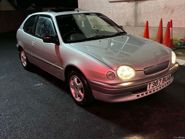 Toyota Corolla Hatchback, Petrol, 1999, Silver