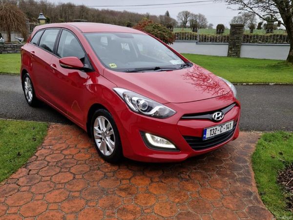 Hyundai i30 Estate/Jeep, Diesel, 2013, Red