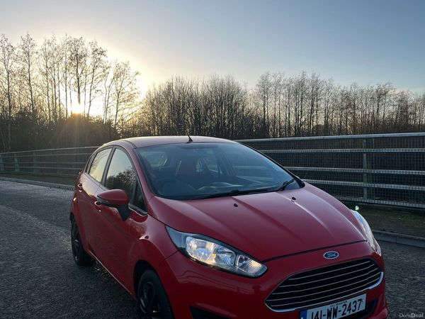 Ford Fiesta Hatchback, Petrol, 2014, Red