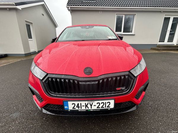 Skoda Octavia Saloon, Diesel, 2024, Red