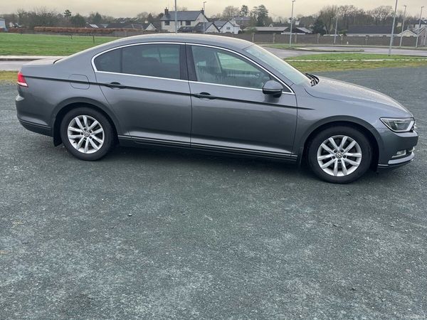 Volkswagen Passat Saloon, Diesel, 2017, Grey