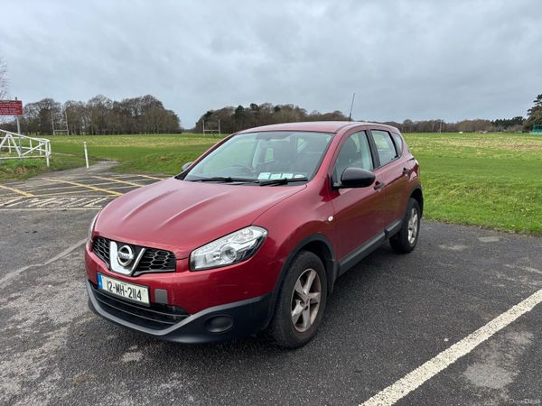 Nissan Qashqai Estate/Jeep, Diesel, 2012, Red