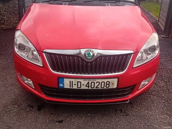 Skoda Fabia Hatchback, Petrol, 2011, Red
