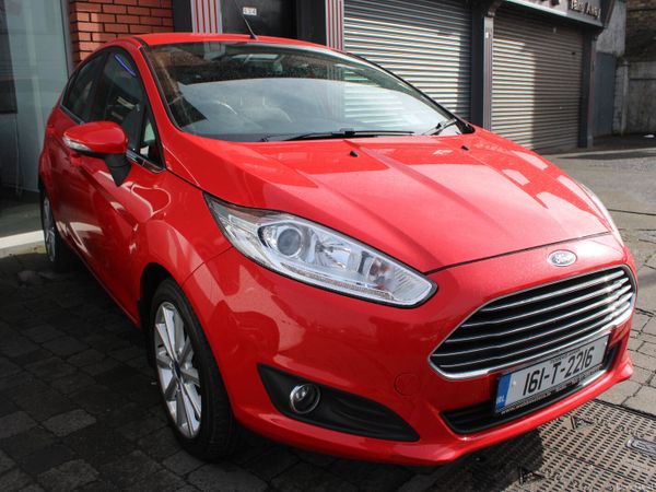 Ford Fiesta Hatchback, Petrol, 2016, Red