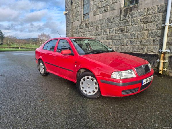 Skoda Octavia Hatchback, Petrol, 2004, Red