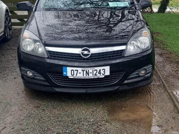 Opel Astra Hatchback, Petrol, 2007, Black