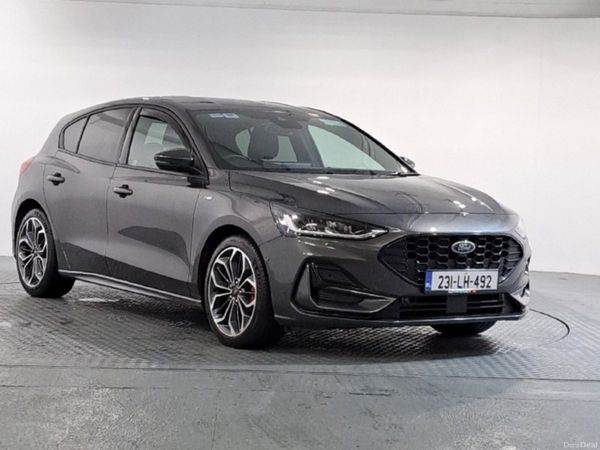 Ford Focus Hatchback, Petrol, 2023, Grey