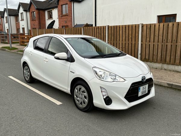 Toyota Aqua Hatchback, Petrol Hybrid, 2017, White