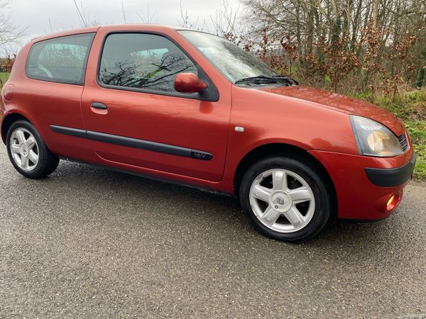 Renault Clio Hatchback, Petrol, 2004, Red