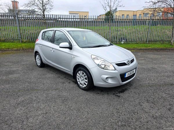 Hyundai i20 Hatchback, Petrol, 2011, Silver