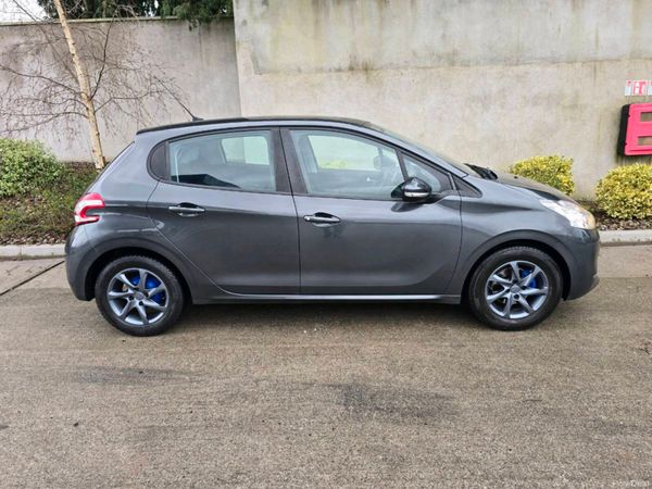 Peugeot 208 Hatchback, Petrol, 2014, Grey