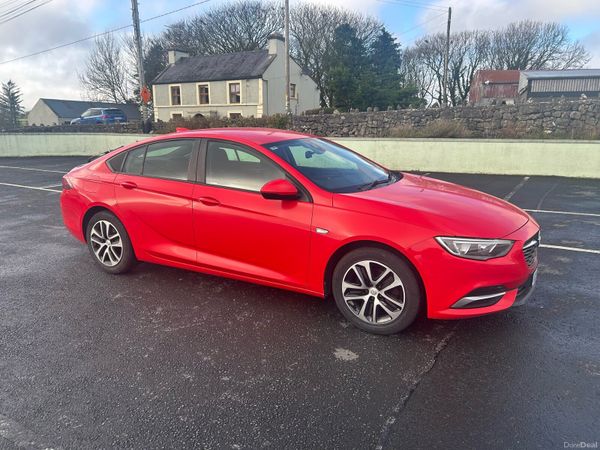 Opel Insignia Hatchback, Diesel, 2018, Red