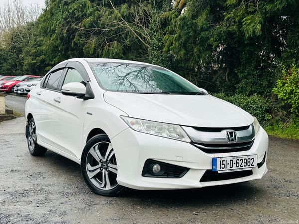 Honda Grace Saloon, Petrol Hybrid, 2016, White