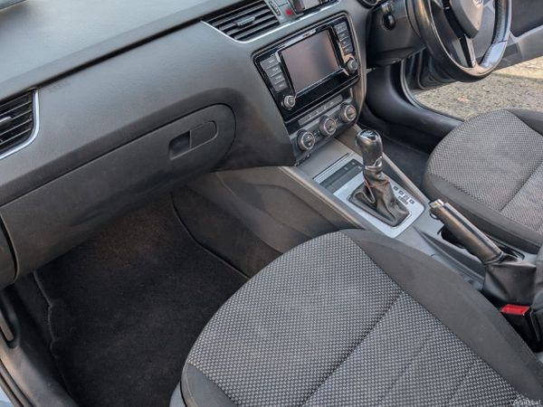 Skoda Octavia Hatchback, Diesel, 2015, Grey