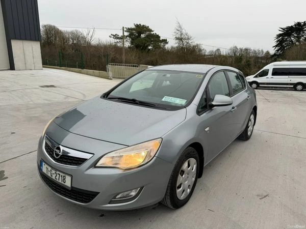 Opel Astra Hatchback, Diesel, 2011, Silver