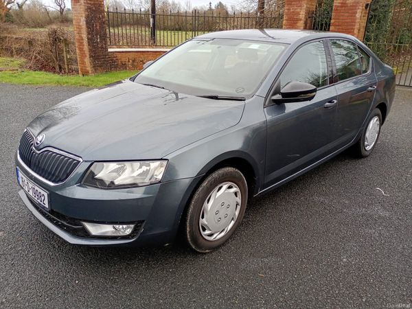 Skoda Octavia Saloon, Petrol, 2016, Grey