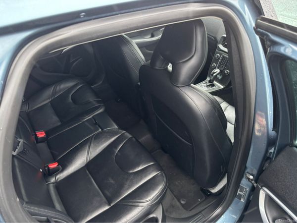 Volvo V40 Hatchback, Petrol, 2014, Green