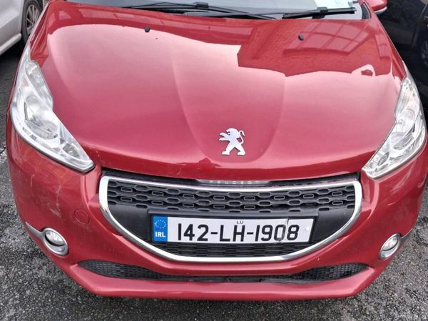 Peugeot 208 Hatchback, Petrol, 2014, Red