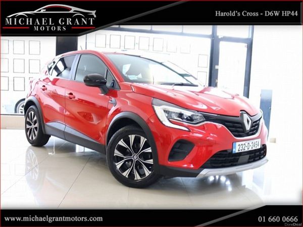 Renault Captur SUV, Petrol, 2023, Red