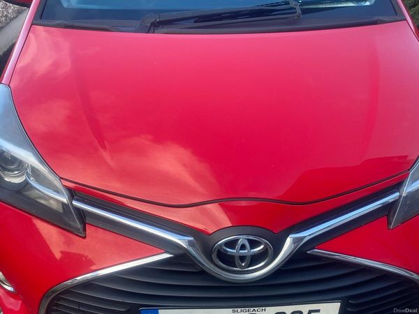 Toyota Yaris Hatchback, Petrol, 2015, Red