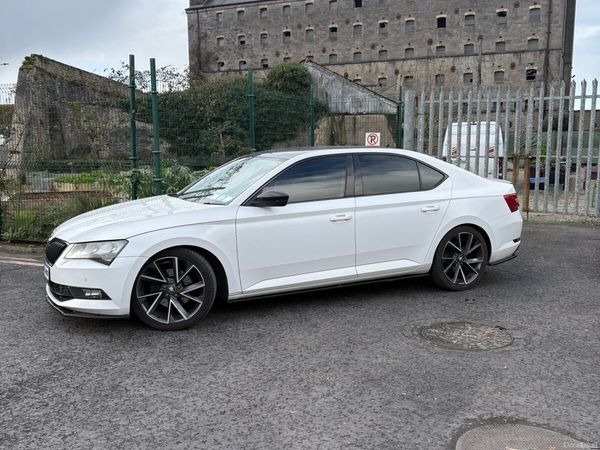 Skoda Superb Hatchback, Diesel, 2018, White