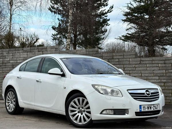 Opel Insignia Hatchback, Diesel, 2011, White