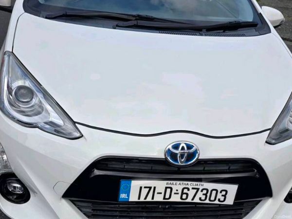 Toyota Aqua Hatchback, Petrol Hybrid, 2017, White