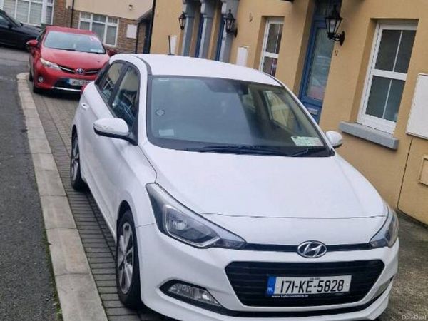 Hyundai i20 Hatchback, Petrol, 2017, White