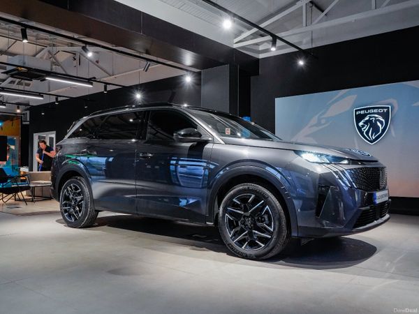 Peugeot 5008 MPV, Petrol, 2025, Grey