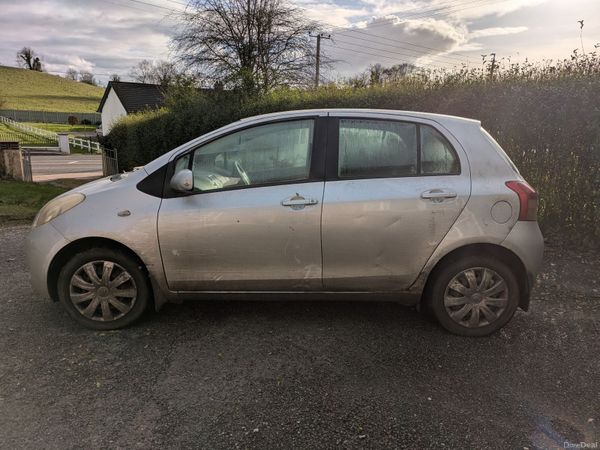 Toyota Yaris Hatchback, Petrol, 2005, Silver