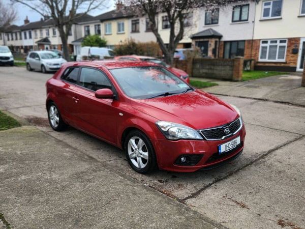 Kia Ceed MPV, Diesel, 2011, Red