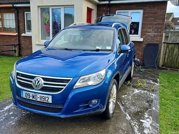Volkswagen Tiguan SUV, Diesel, 2009, Blue