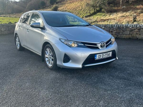 Toyota Auris Hatchback, Diesel, 2013, Silver