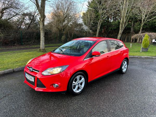Ford Focus Hatchback, Petrol, 2014, Red