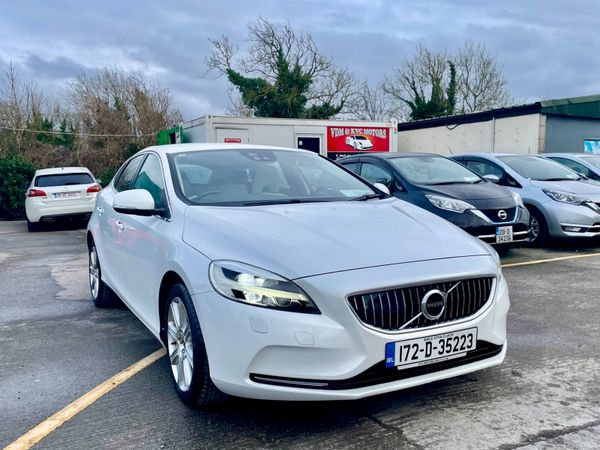 Volvo V40 Hatchback, Diesel, 2017, White