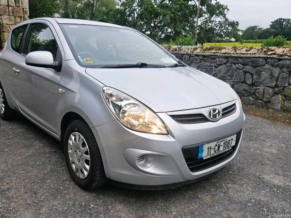 Hyundai i20 Hatchback, Petrol, 2011, Silver