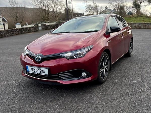 Toyota Auris MPV, Petrol Hybrid, 2018, Red