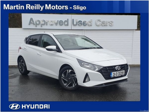 Hyundai i20 Hatchback, Petrol, 2021, White