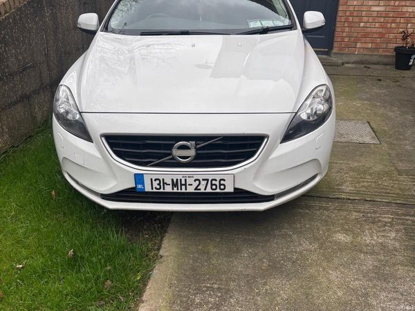 Volvo V40 Hatchback, Diesel, 2013, White