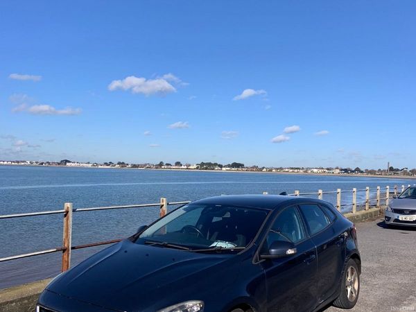 Volvo V40 Hatchback, Diesel, 2013, Blue