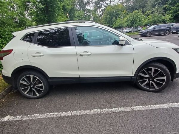 Nissan Qashqai Hatchback, Diesel, 2016, White