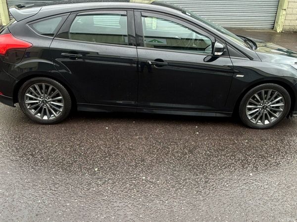 Ford Focus Hatchback, Diesel, 2017, Black