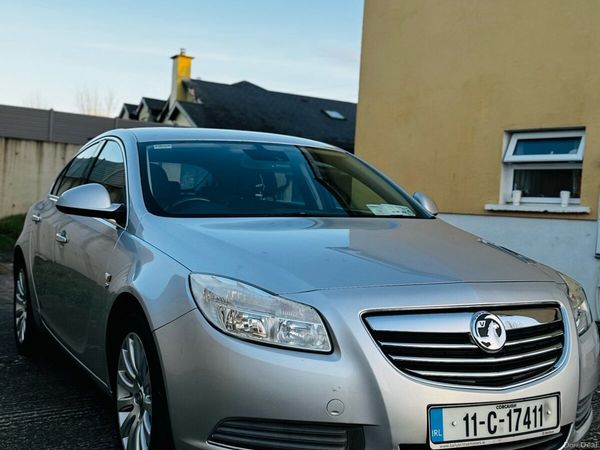 Vauxhall Insignia Hatchback, Diesel, 2011, Silver