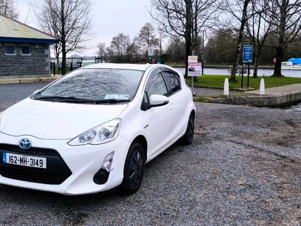 Toyota Aqua Hatchback, Petrol Hybrid, 2016, White
