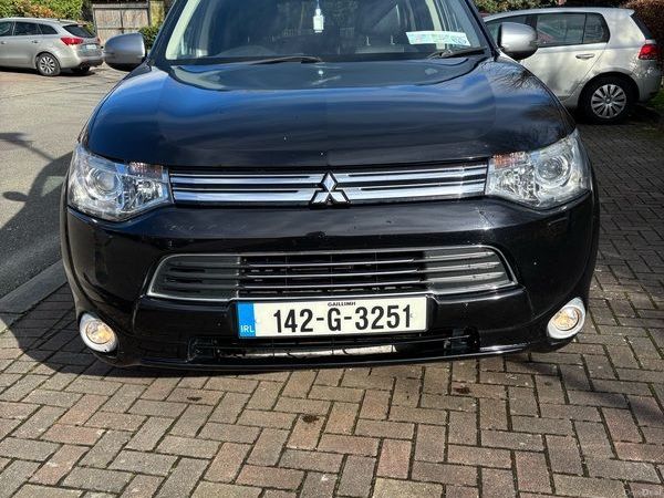 Mitsubishi Outlander SUV, Petrol Plug-in Hybrid, 2014, Black