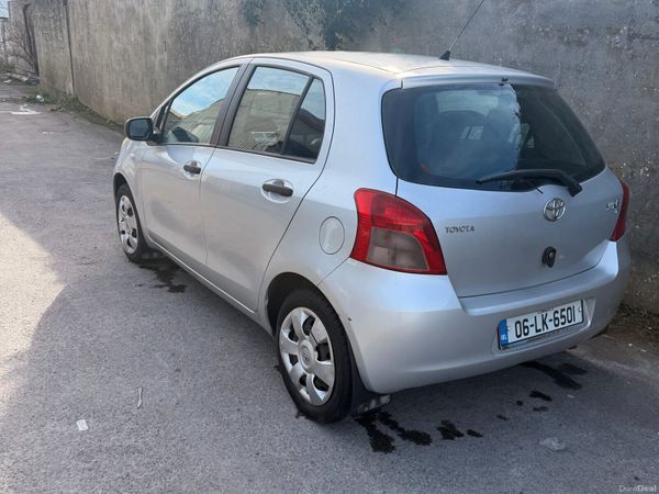 Toyota Yaris Hatchback, Petrol, 2006, Silver