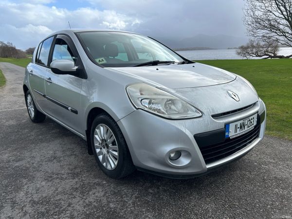 Renault Clio Hatchback, Petrol, 2011, Silver