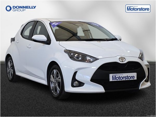 Toyota Yaris Hatchback, Petrol Hybrid, 2024, White